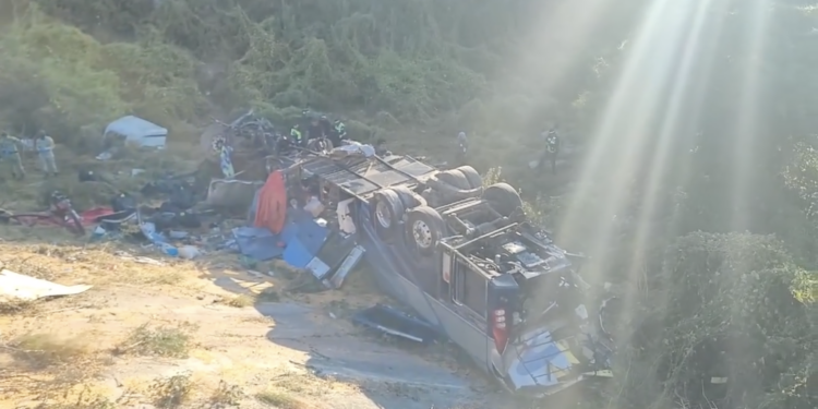 19 personas murieron al volcarse un autobús de pasajeros en la carretera Osiris-Aguascalientes